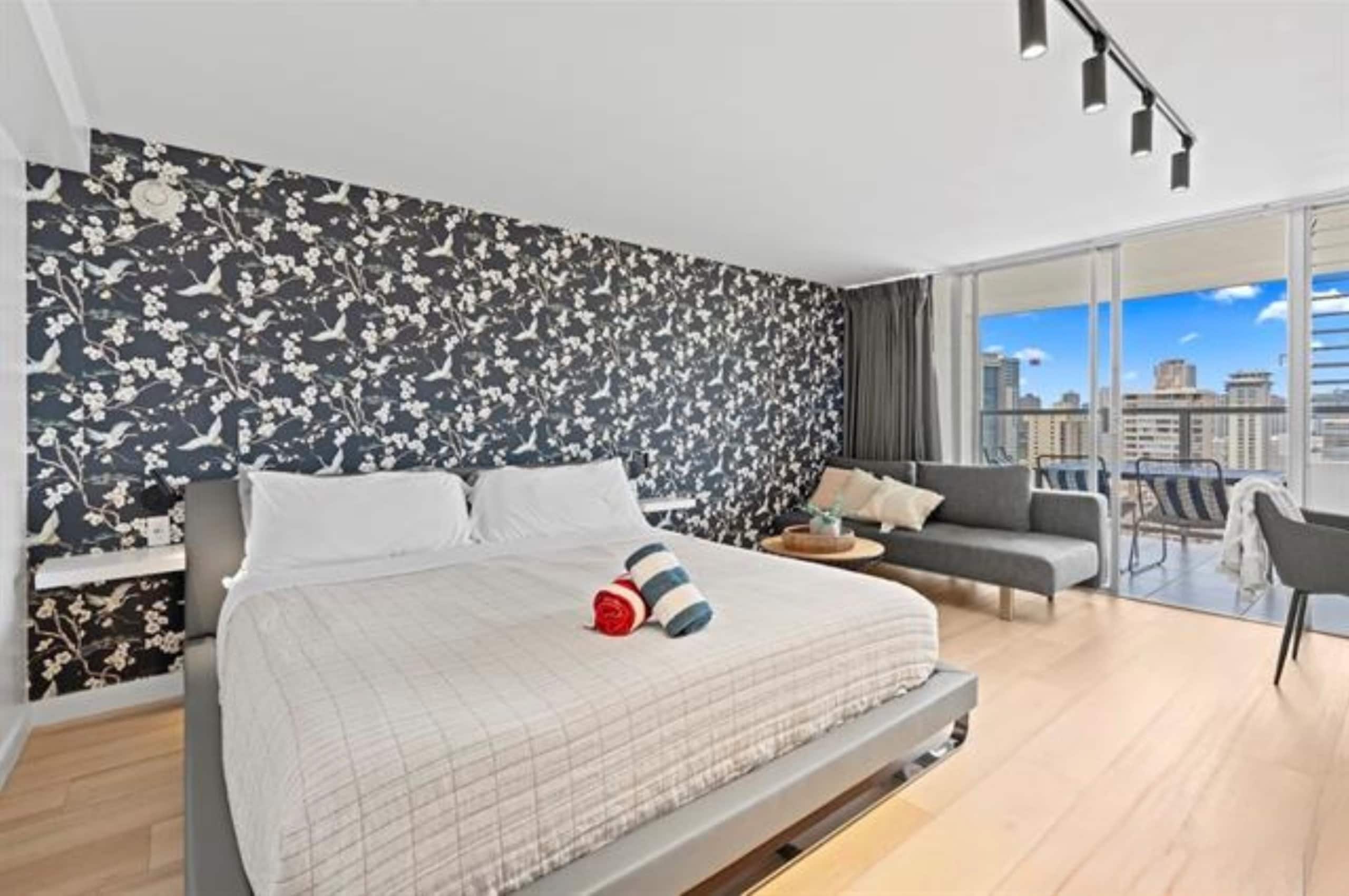 Condo in Honolulu · ★4.97 · Studio · 1 bed · 1 private bath - Image 27