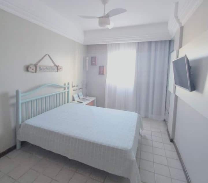 Suite Casal con TV inteligente, armario, espejo de cuerpo completo, ventilador de techo y una hermosa vista al mar. Consulta con el anfitrión la disponibilidad de ropa de cama.