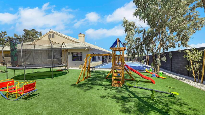 High-End Vacation rental! 5BR gallery image 5