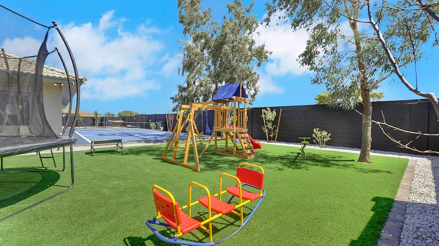 High-End Vacation rental! 5BR gallery image 3