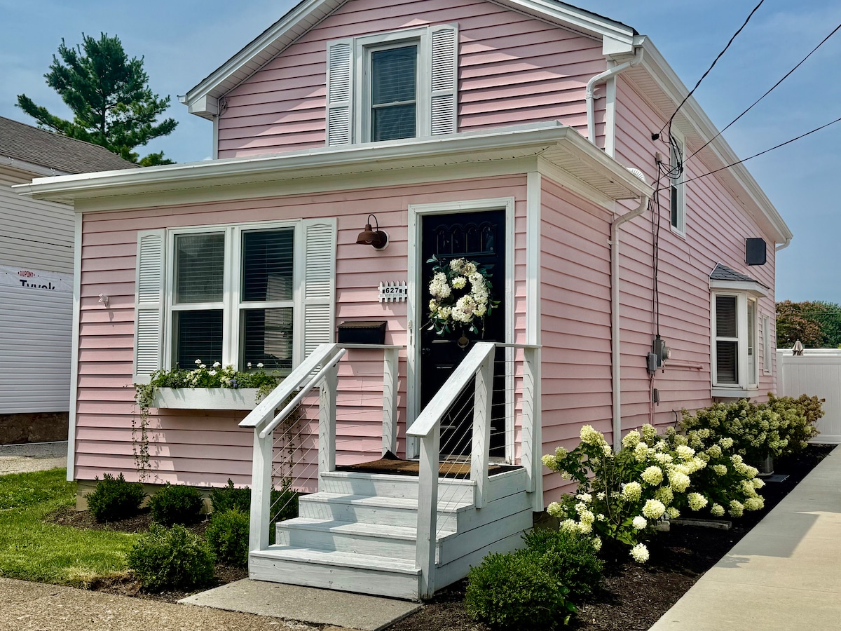 Pink House - Downtown & 7 Mins to Cedar Point - Houses for Rent in