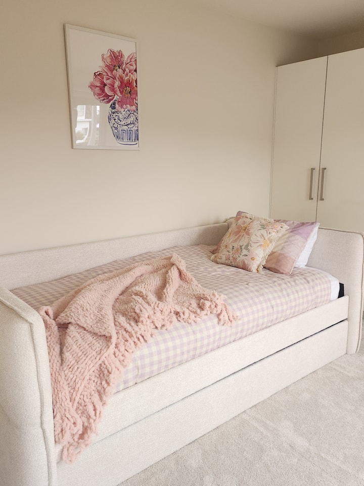 سرير فردي بحجم كينج مع سرير تروندل