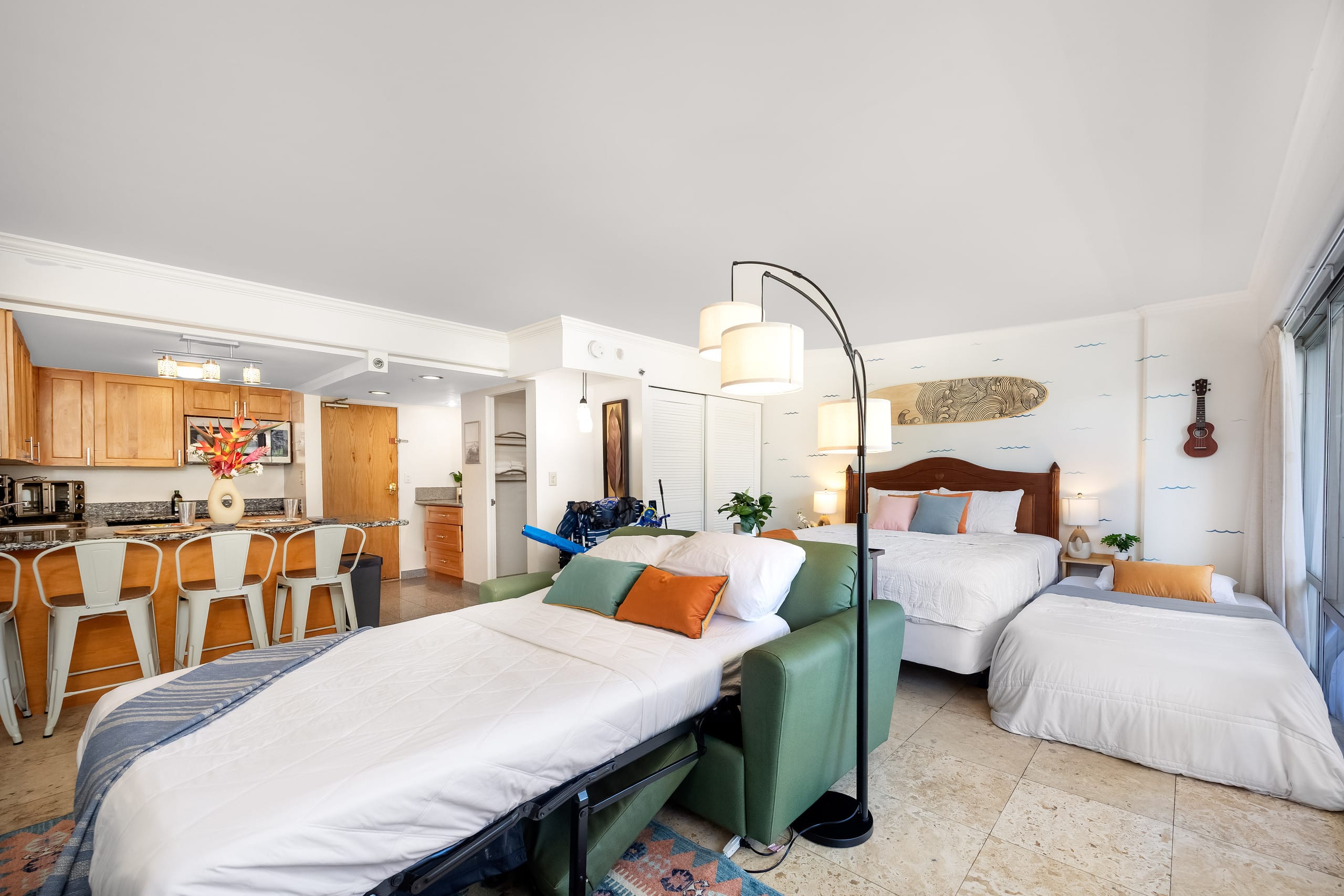 Condo in Honolulu · ★4.86 · Studio · 3 beds · 1 bath - Image 7