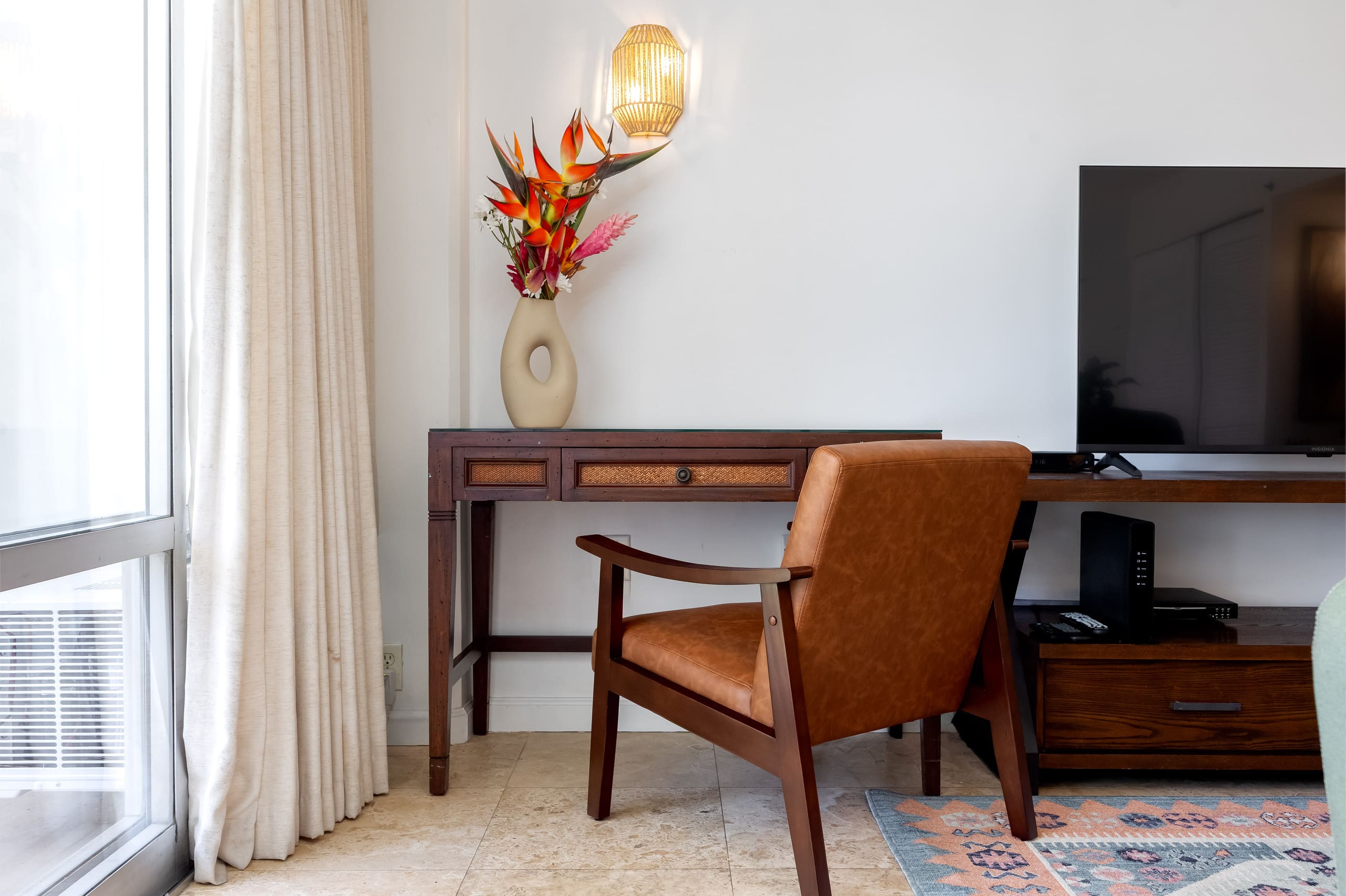 Condo in Honolulu · ★4.86 · Studio · 3 beds · 1 bath - Image 36