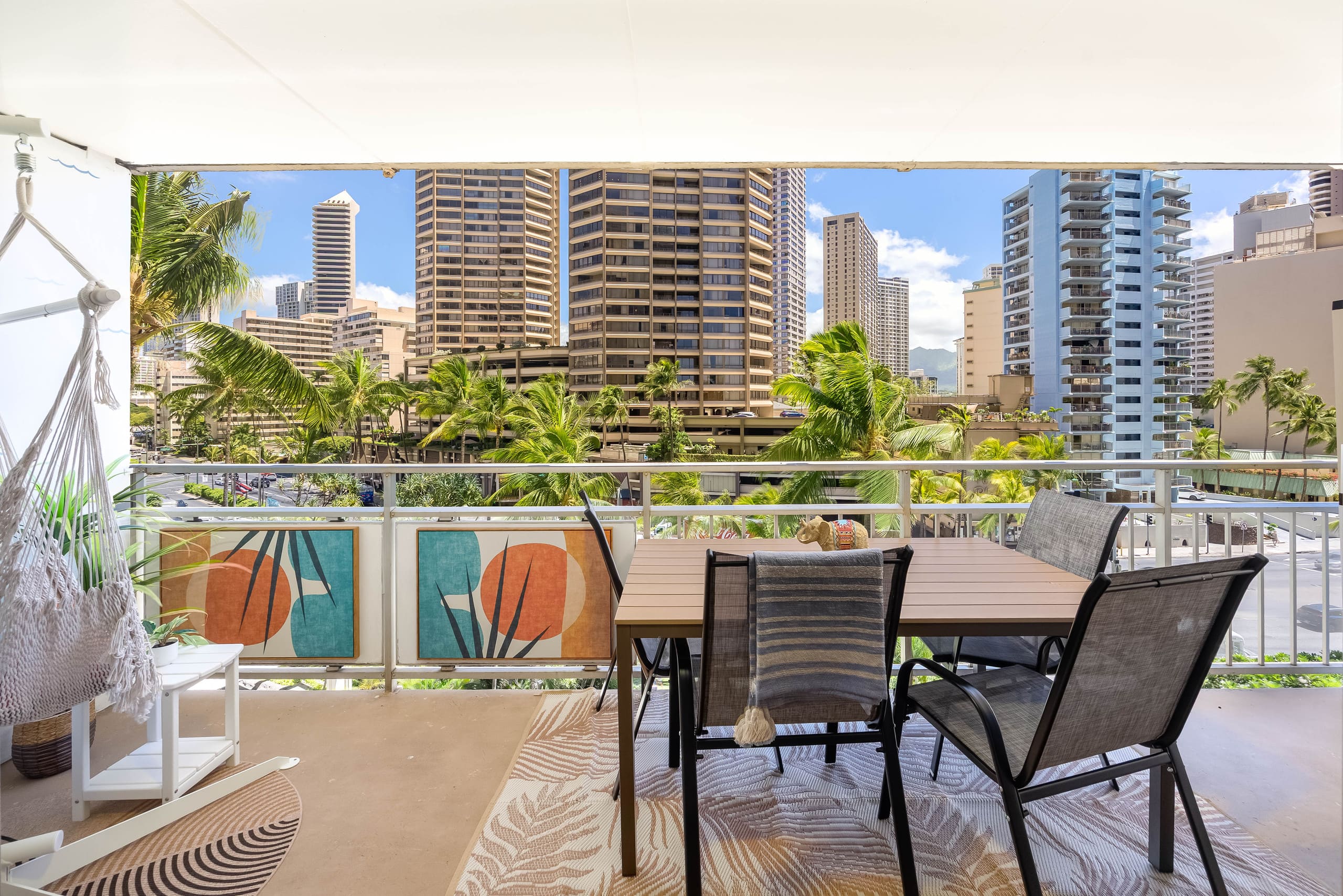 Condo in Honolulu · ★4.86 · Studio · 3 beds · 1 bath - Image 37
