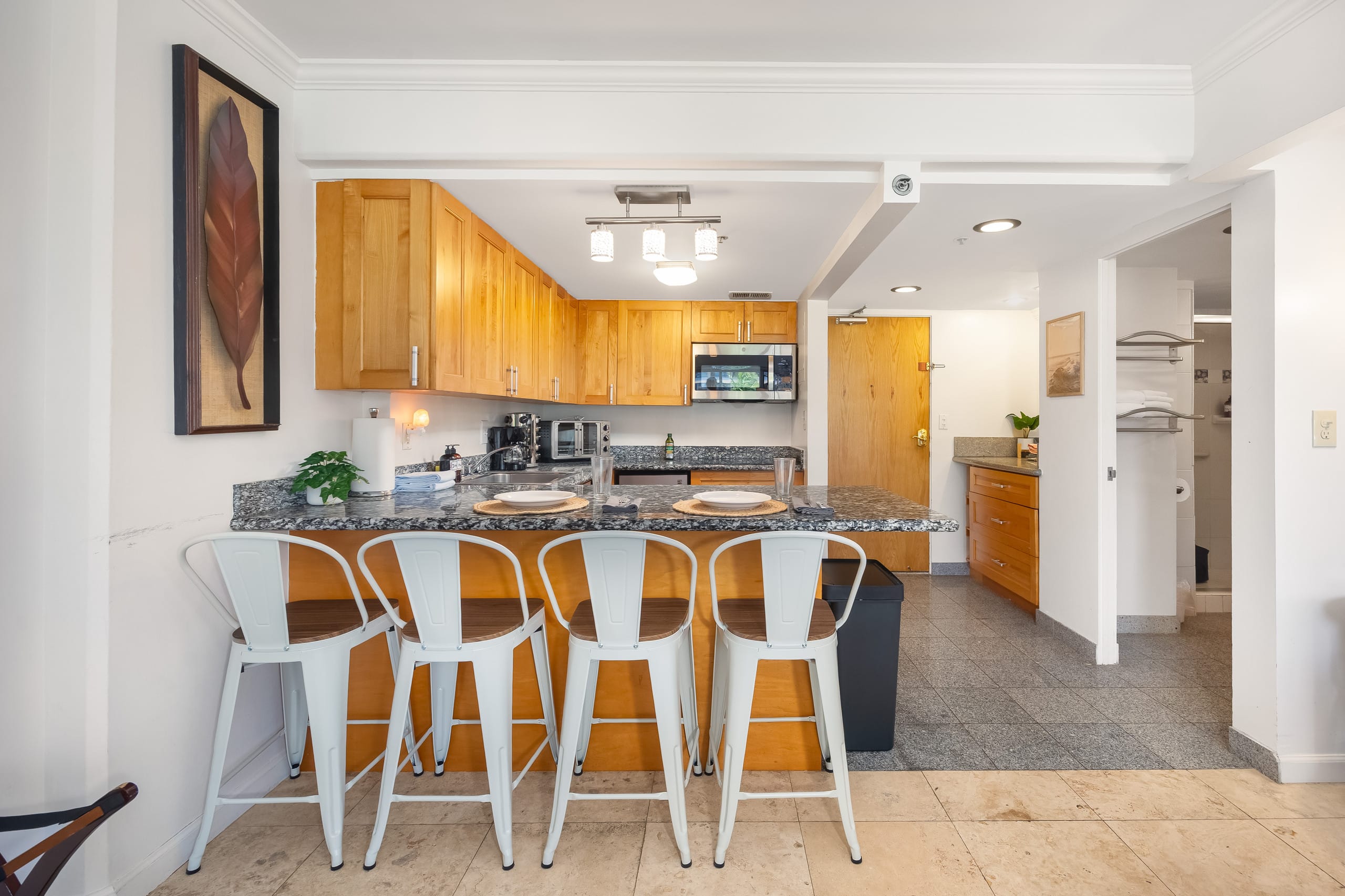 Condo in Honolulu · ★4.86 · Studio · 3 beds · 1 bath - Image 25
