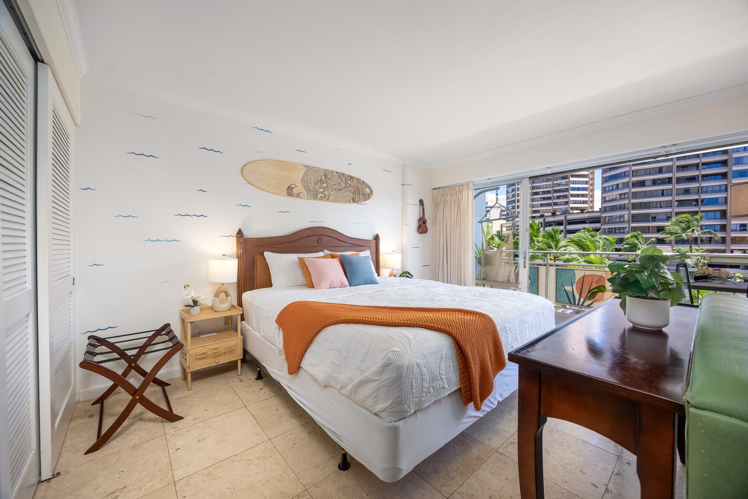Condo in Honolulu · ★4.86 · Studio · 3 beds · 1 bath - Image 21
