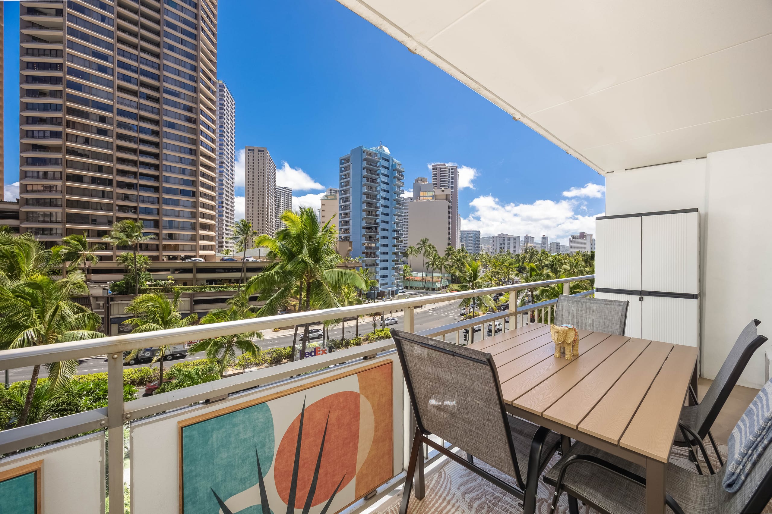 Condo in Honolulu · ★4.86 · Studio · 3 beds · 1 bath - Image 40