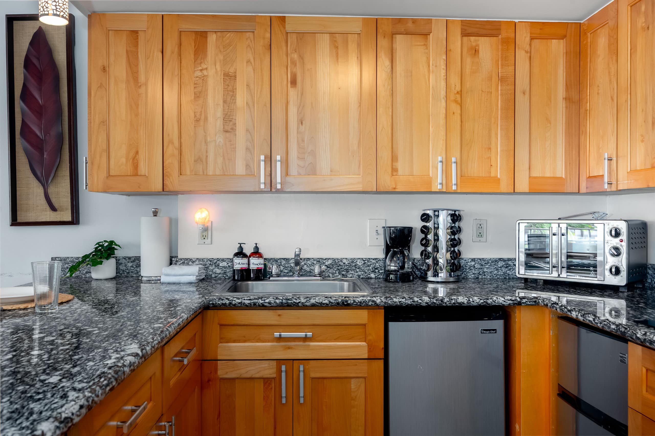 Condo in Honolulu · ★4.86 · Studio · 3 beds · 1 bath - Image 24