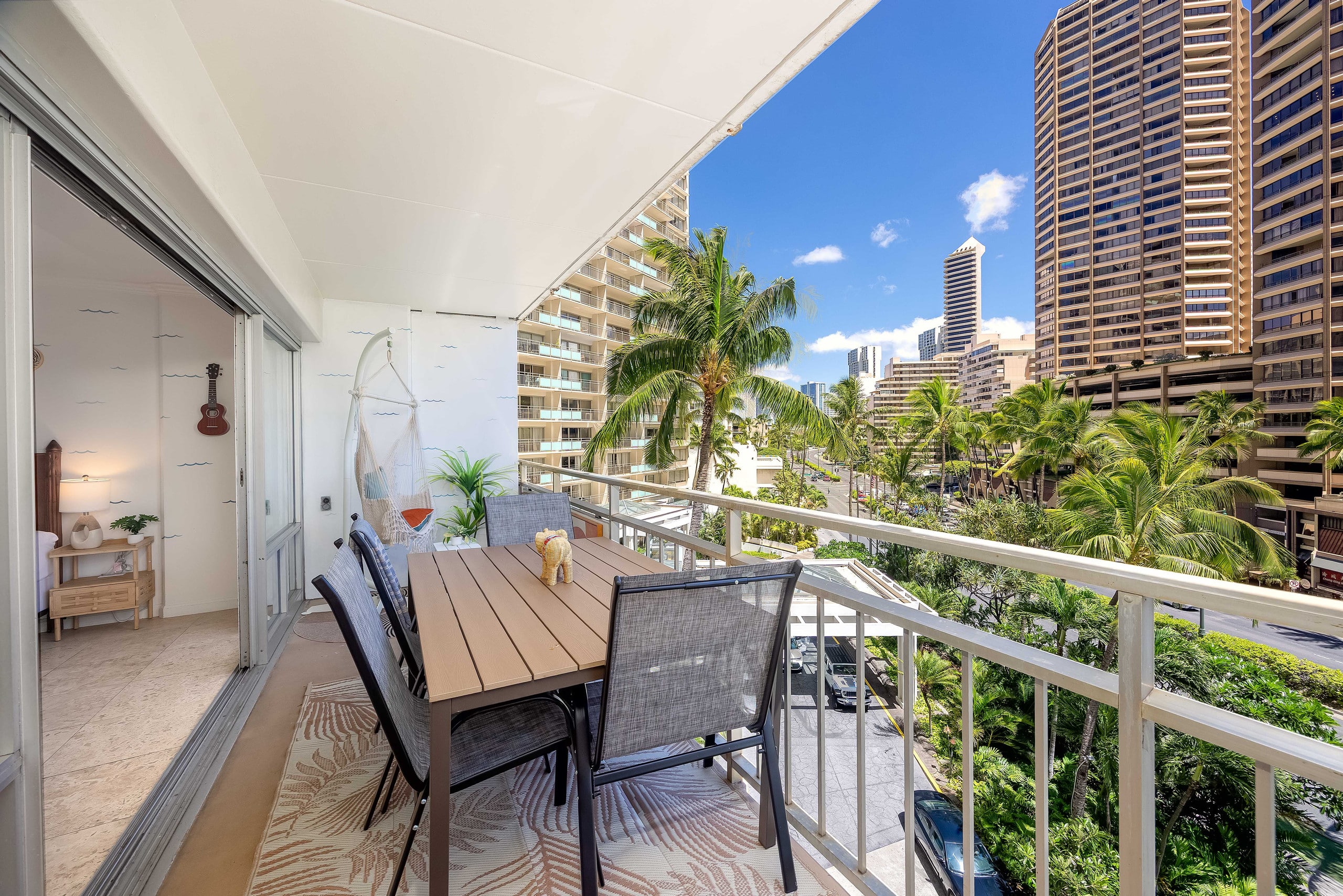 Condo in Honolulu · ★4.86 · Studio · 3 beds · 1 bath - Image 38