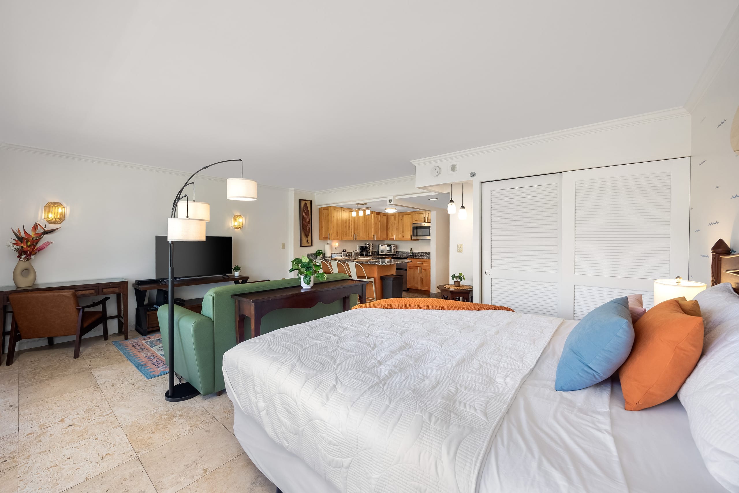 Condo in Honolulu · ★4.86 · Studio · 3 beds · 1 bath - Image 15