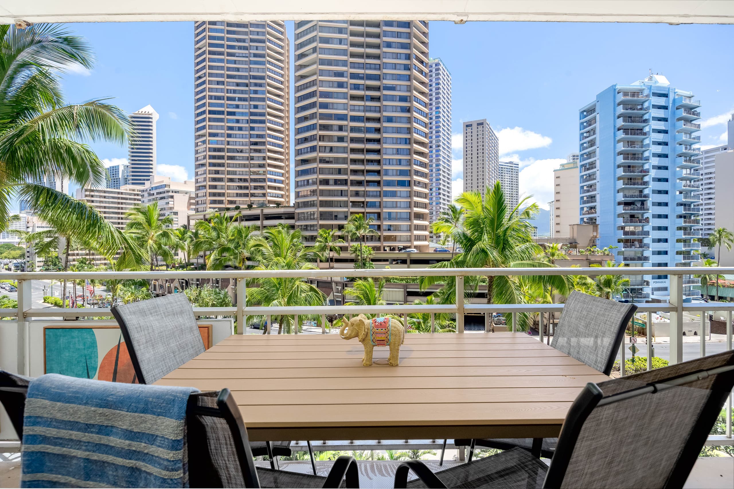 Condo in Honolulu · ★4.86 · Studio · 3 beds · 1 bath - Image 10