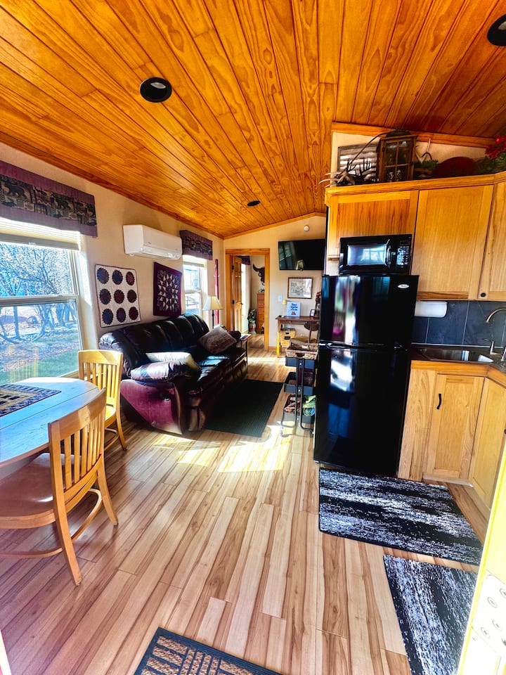 The Bunk House At Oleo Acres - Theodore Roosevelt National Park