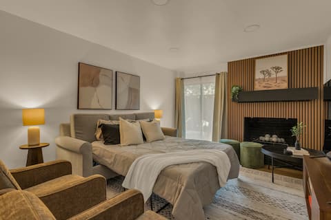 Popular Airbnb listing: The Spotted Spur (10 Beds) | Arcade & Fire Pit in Preston Hollow