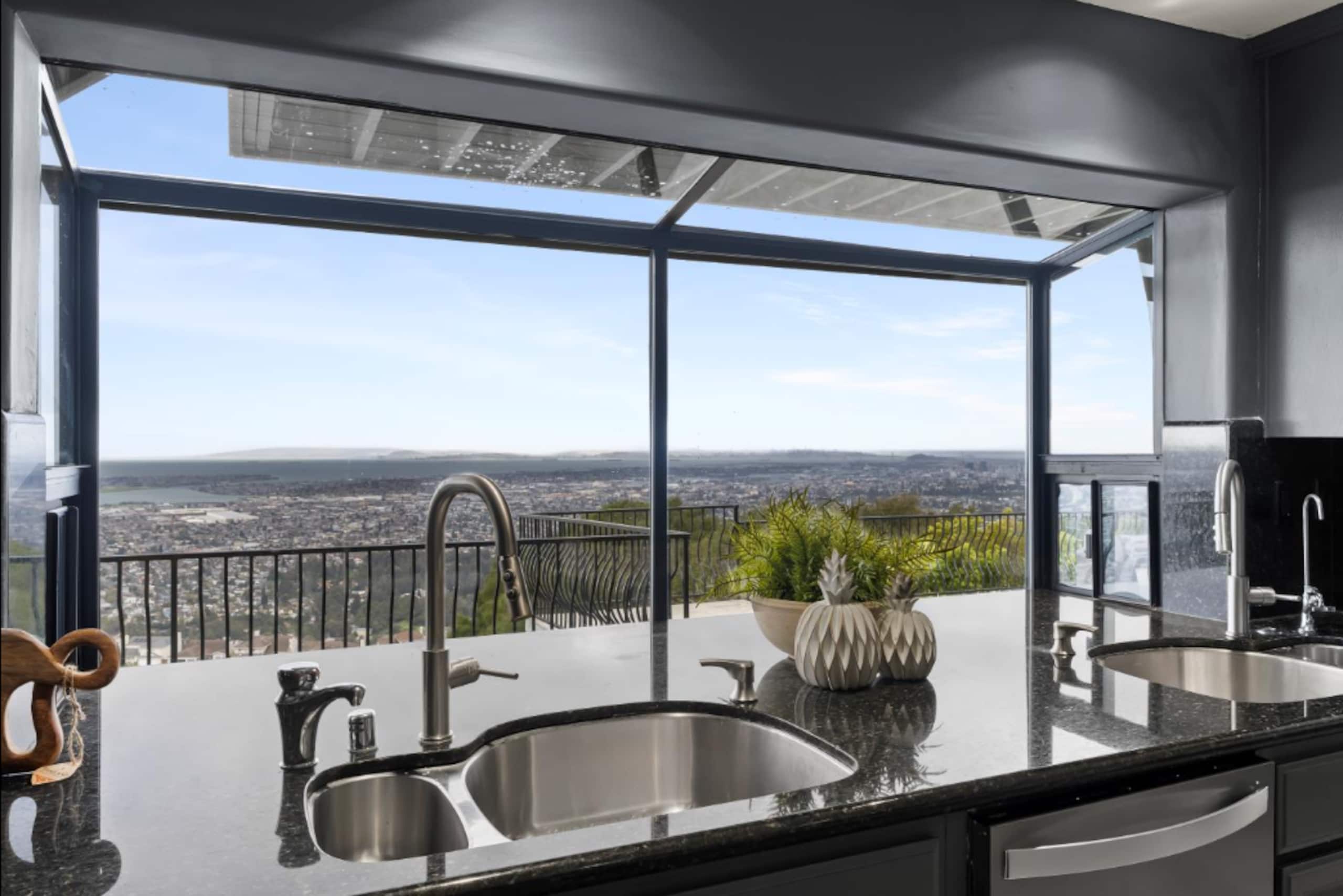 Golden Horizon Estate SF Bay Views & Bridge - Photo 16