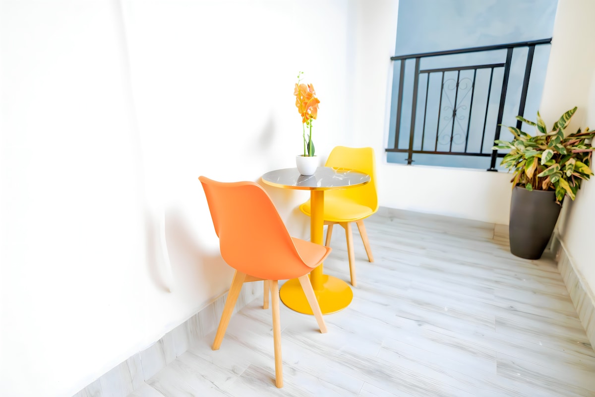 Dining area image 1