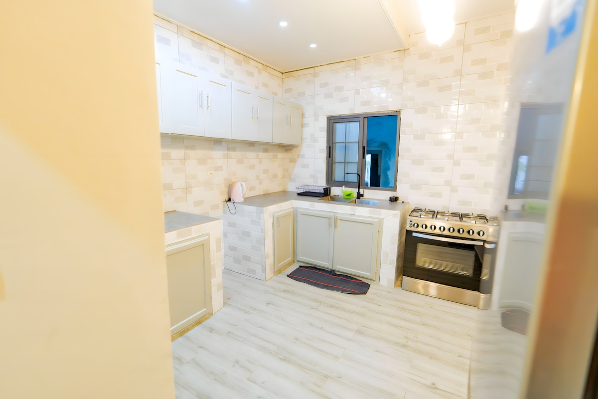 Full kitchen image 1