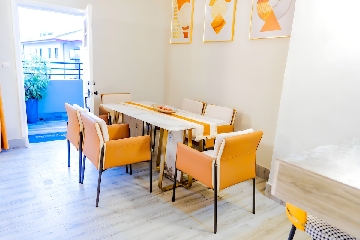 Dining area image 2