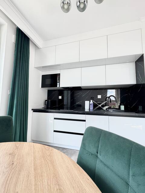 Popular Airbnb listing: New Comfortable Studio - Wiktoryn 6 in Włochy