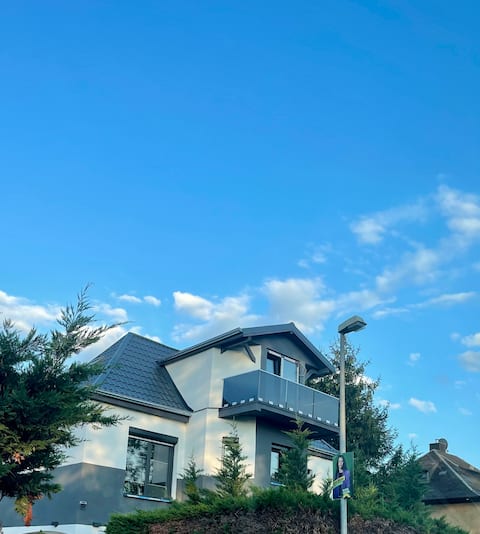 Spacious 2-story apartment - garden & nature & lake