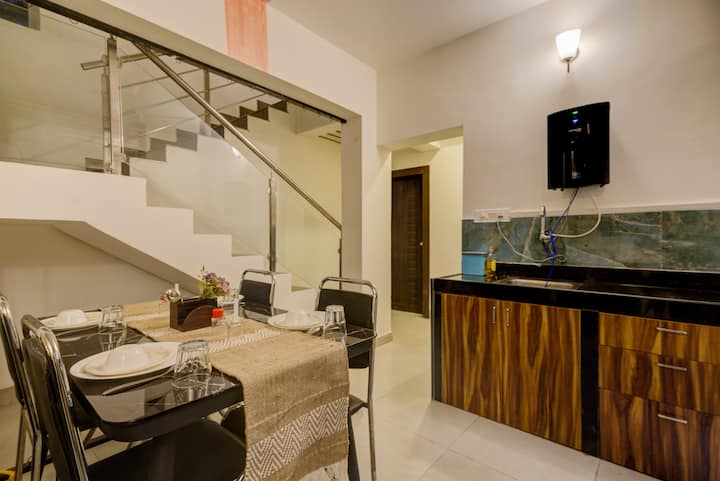 Dining area image 1