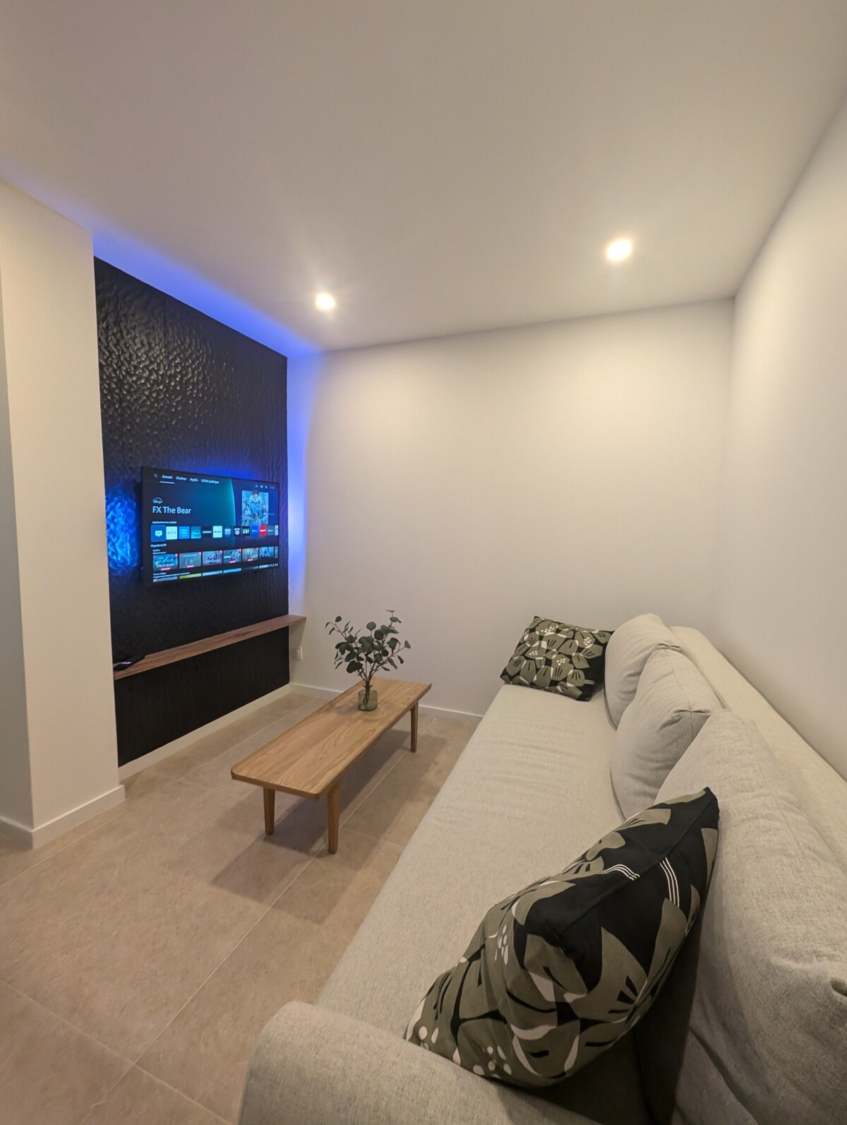 Annonce Airbnb populaire: Beautiful 3-room apartment with stunning views of the quays à Palavas Les Flots