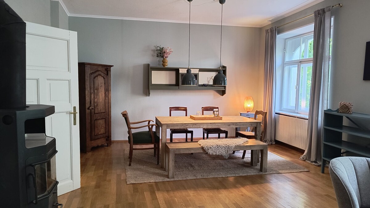 Successful Airbnb property: Old building directly on the Flaucher in Thalkirchen