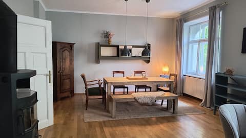 Erfolgreiche Airbnb-Immobilie: Old building directly on the Flaucher in Thalkirchen