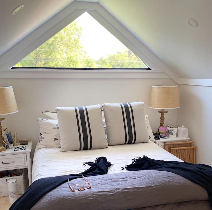 Modern Garden Guest Cottage Near Eastville Beach - Edgartown, MA