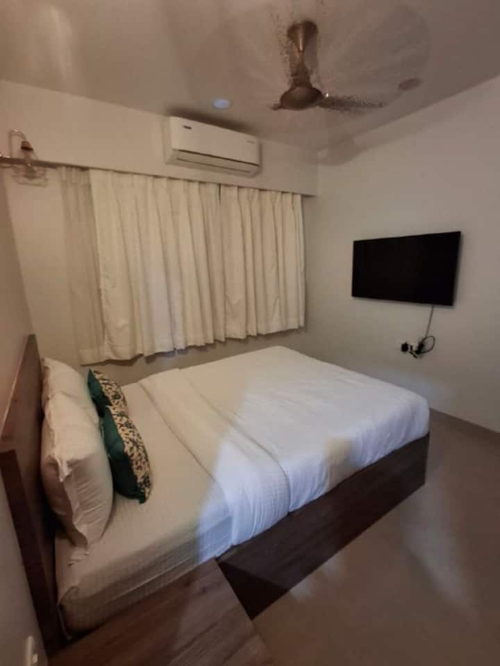 Bedroom 1 image 2