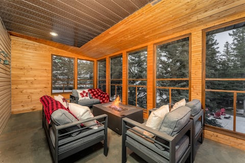 2-minutes to Jasper National Park | 5 Br + 4 Ba