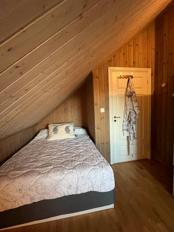 150 cm posteľ v tvare labute