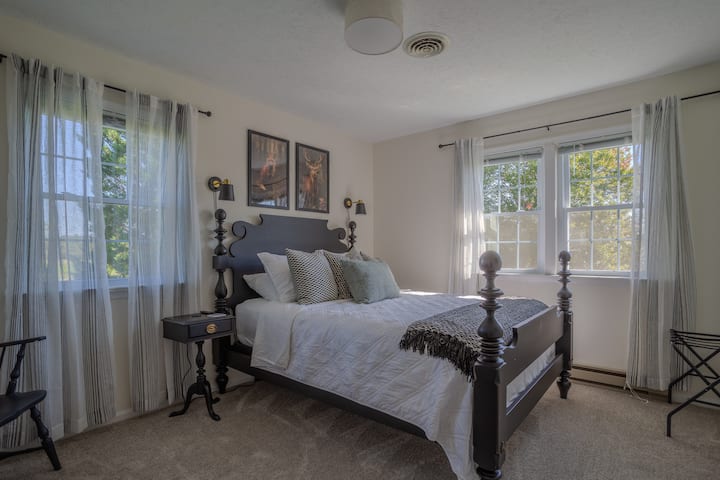 מיטת קווין סייז חלומית של איתן אלן קווינסי