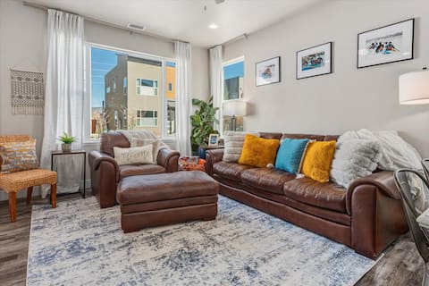 Top Airbnb: Downtown Salida • 3BR Sleeps 8 • Walk/Bike in Salida