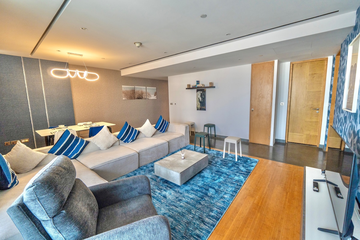 Popular Airbnb listing: Lavish Vacation Home Nr Bur Dubai / Burjuman in Mankhool