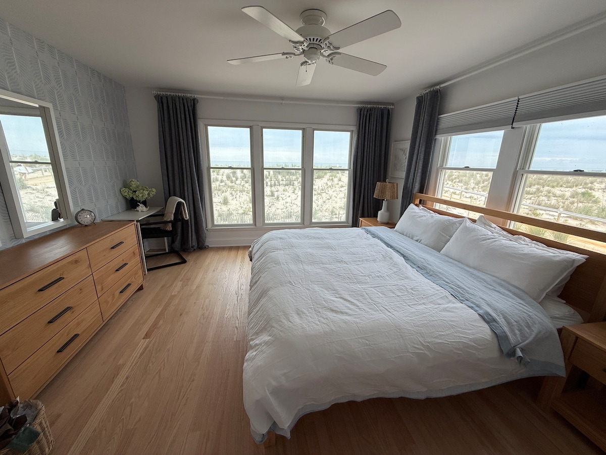 Намира се на втория етаж