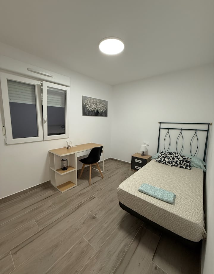 Habitación Para Estudiantes O Profesionales - Alicante