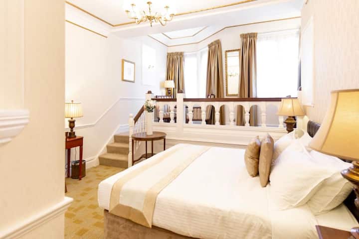 Excelsior Suite At Botleigh Grange Hotel & Spa - Fareham