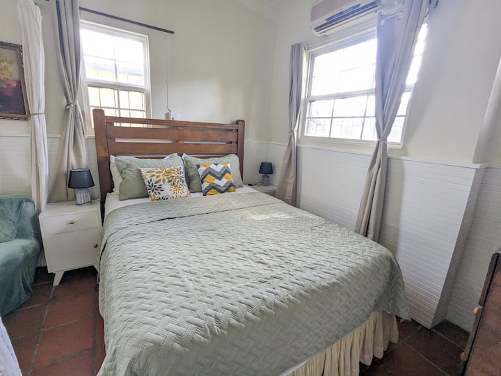 Studio Apartment - 2 Mins From Dover Beach - Barbados