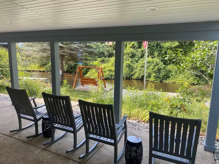 Riverfront Views/Autumn Leaves: Escape to Grayling