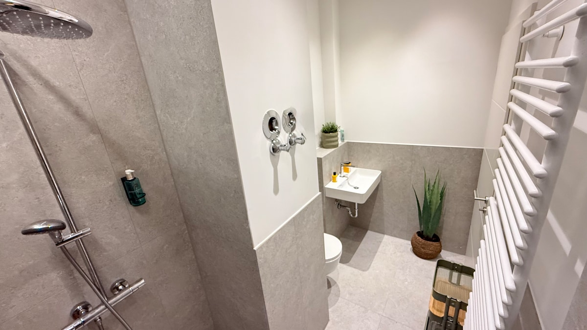 BeckHomes Munich K1: new central studio apartment with 2 bedrooms