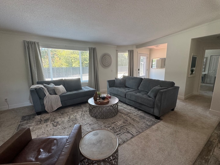 Wine Trail Retreat - Aldergrove