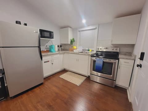 Popular Airbnb listing: Seminole Heights Apartment | Minutes to Downtown in Southeast Seminole Heights