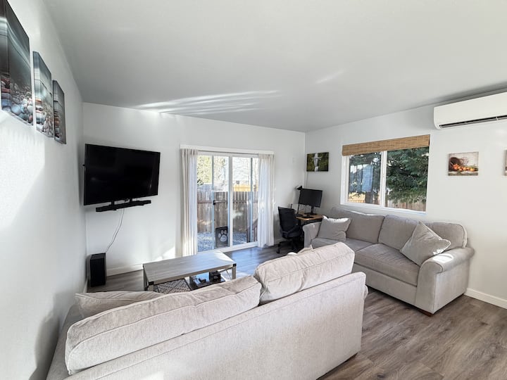 Private Suite Near Columbia River Gorge - Gresham, OR
