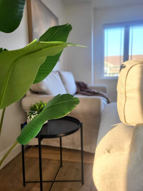 Popular Airbnb listing: Kenmount Terrace: King, 2 Queens in Cowan Heights