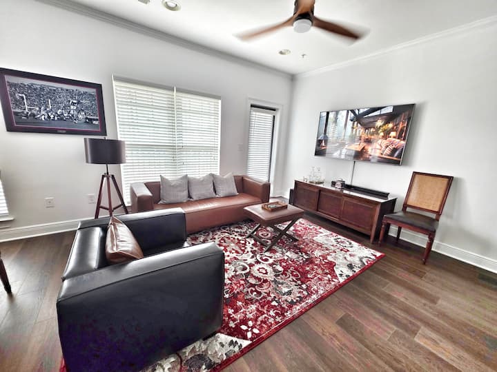 Walk To Ua+king Beds+luxury+pool - Tuscaloosa, AL