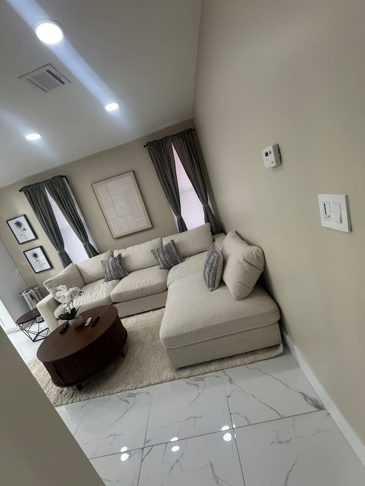 Charming 3 Bedroom Apartment - Manhattan, NY