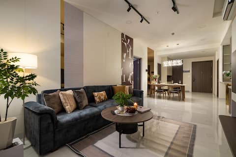 3BR/Sun-kissed  Apt/Green Park & Pool/Near Airport