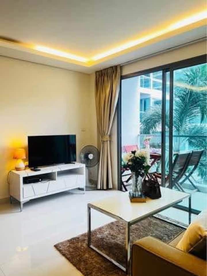 Condo 2 Bedrooms 2 Bathrooms 100 Walk To The Beach - Pattaya City