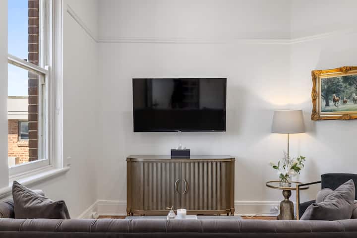 Stylish Neutral Bay Stay – City Access In Minutes - North Sydney